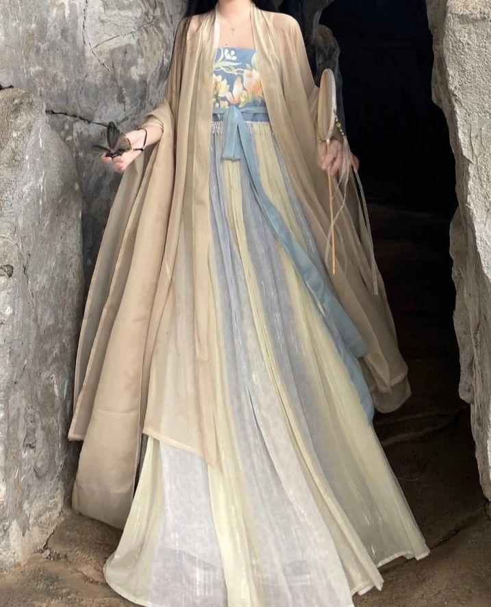 Embracing the Past in Original Hanfu Fashion:The Celebration of Nianxi Embracing the Past in Original Hanfu Fashion:The Celebration of Nianxi