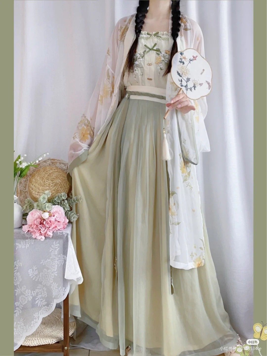 Summer in a Splendor:The Revival of Hanfu Kuxin 汉服裙裤)in Modern Times Summer in a Splendor:The Revival of Hanfu Kuxin 汉服裙裤)in Modern Times
