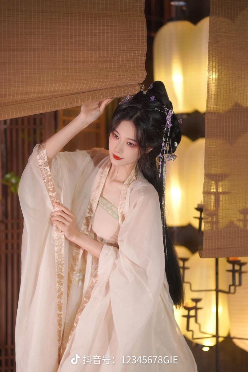 The Elegance of Ink Blue Cheongsam:A Cultural Icon of Chinese Traditional Beauty The Elegance of Ink Blue Cheongsam:A Cultural Icon of Chinese Traditional Beauty