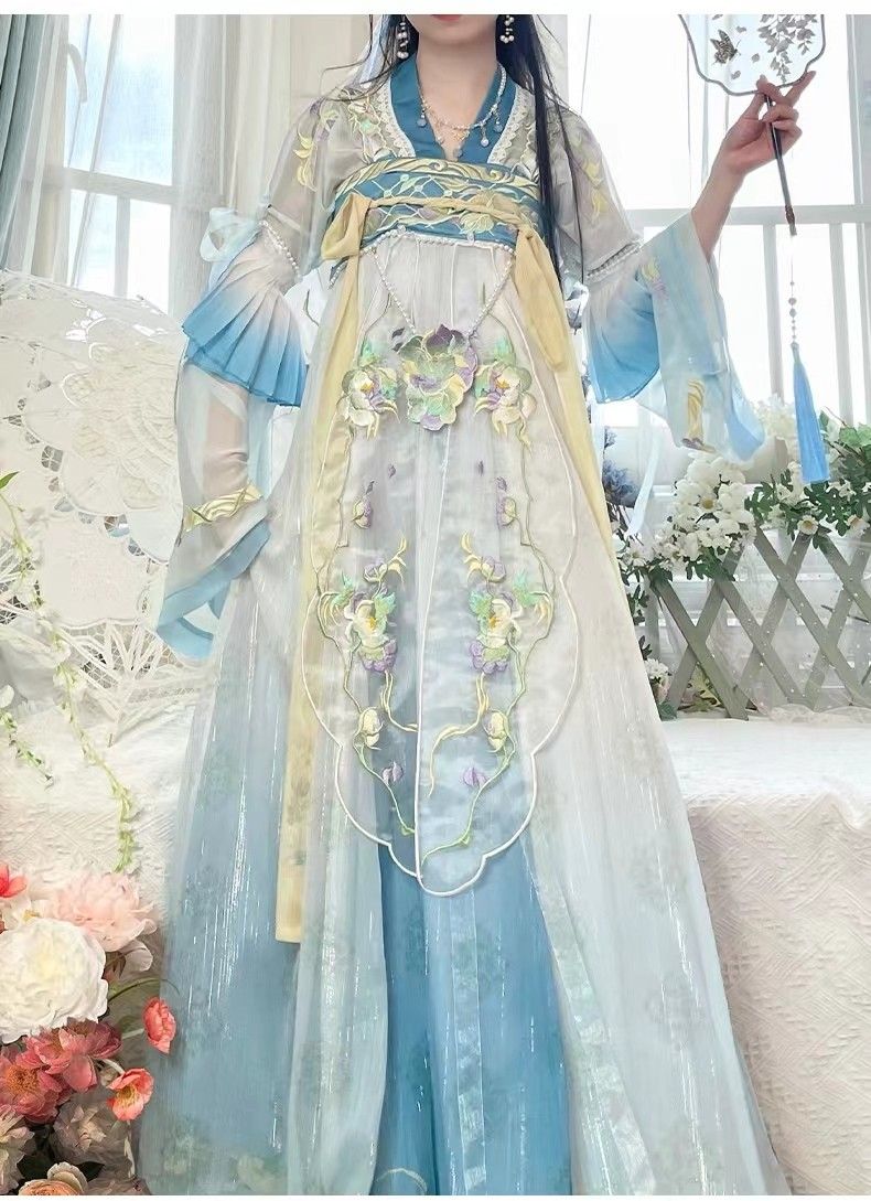 Embracing a New Chinese Style:The Rise of Pink Cheongsam Embracing a New Chinese Style:The Rise of Pink Cheongsam
