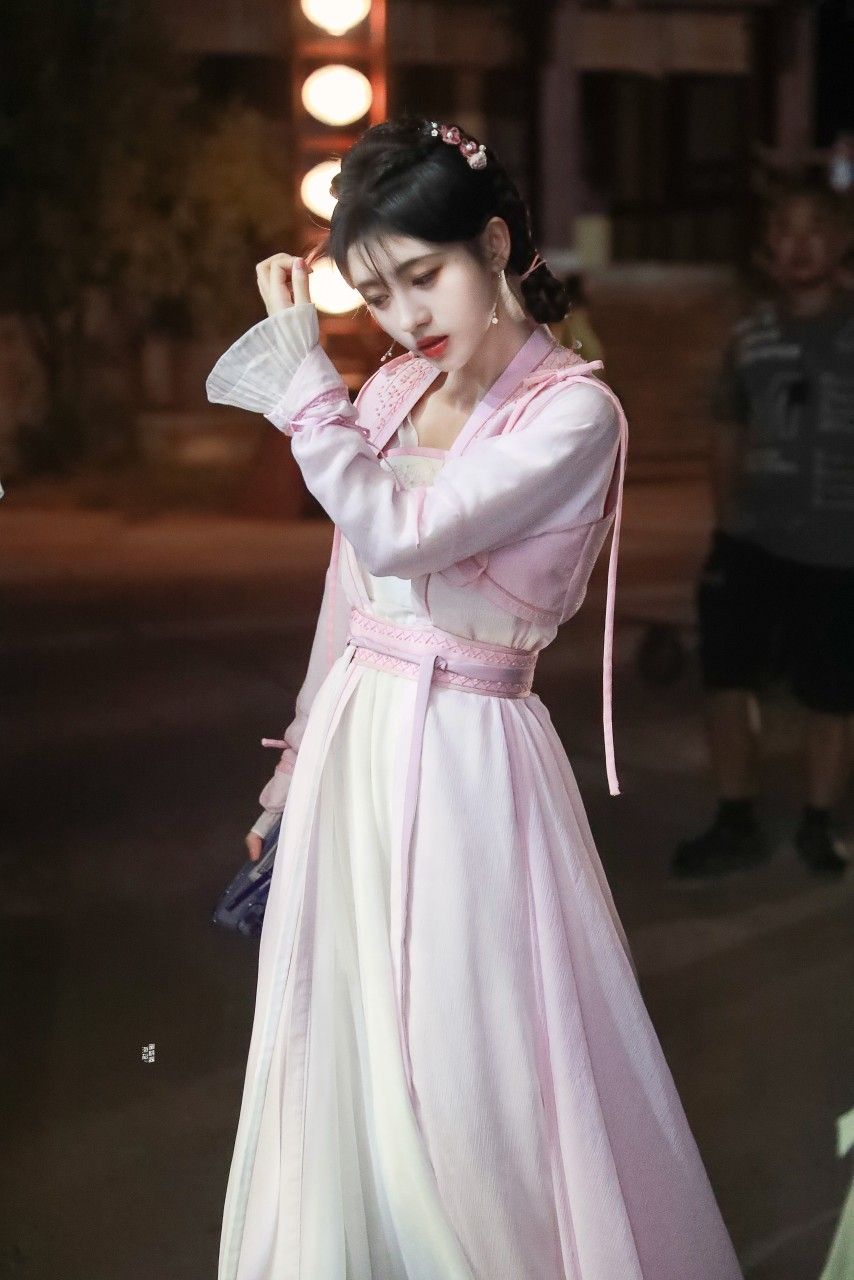 Exploring the Originality of Yaochi Hanfu:The Journey of Traditional Chinese Fashion Exploring the Originality of Yaochi Hanfu:The Journey of Traditional Chinese Fashion