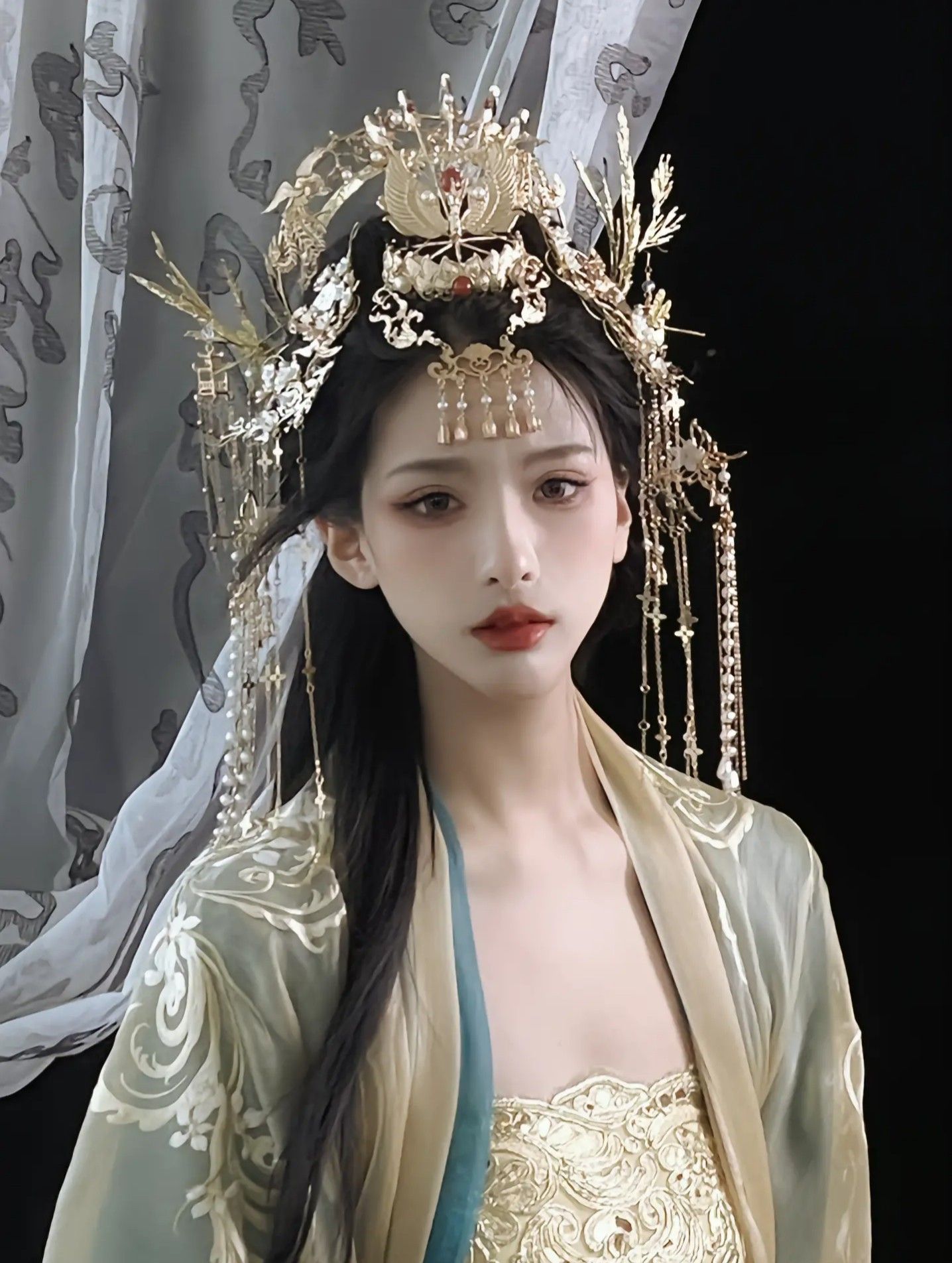 Golden Cheongsam Styles for Autumn Winter 2023:Embracing the Elegance of Golden Age Golden Cheongsam Styles for Autumn Winter 2023:Embracing the Elegance of Golden Age
