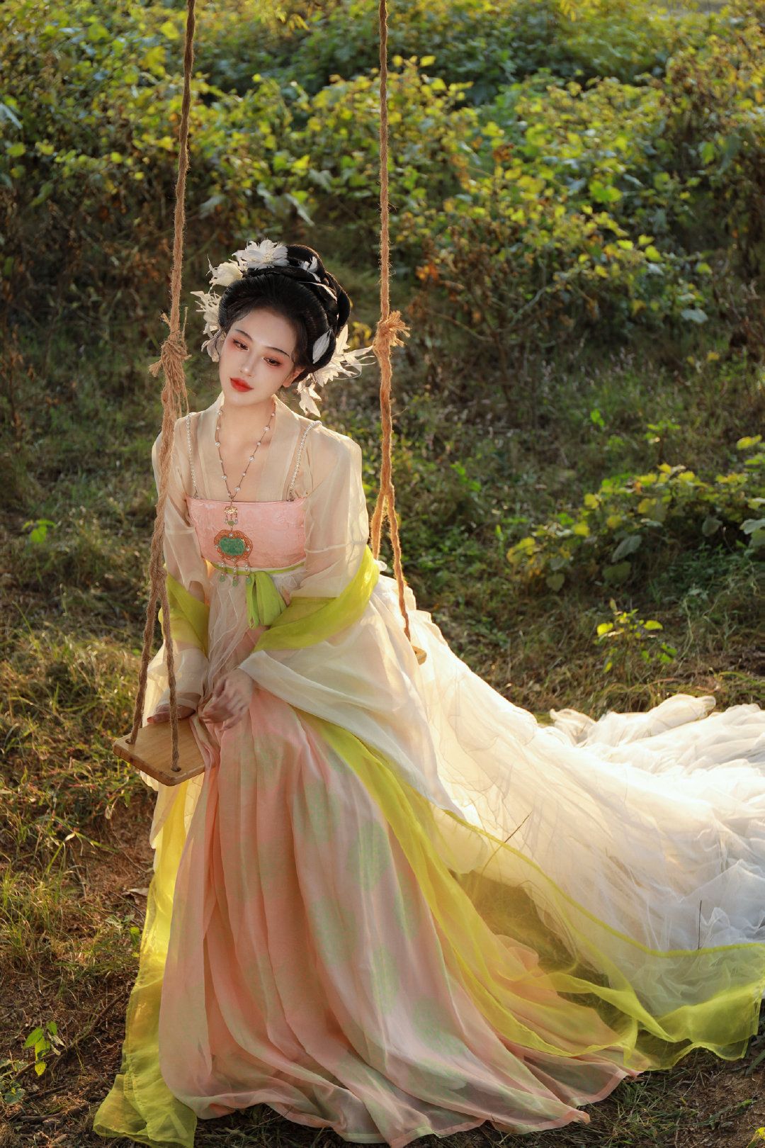 The Elegance of Hanfu:A Two-Piece Skirt for Women The Elegance of Hanfu:A Two-Piece Skirt for Women