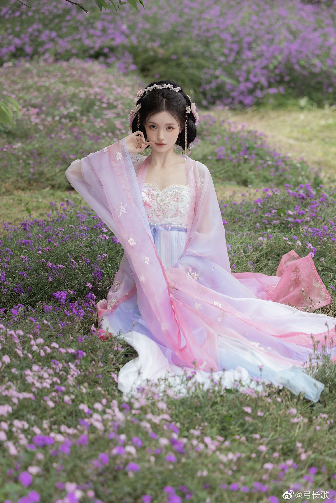 Summer Ethereal Beauty of Hanfu Costumes in the Girls World Summer Ethereal Beauty of Hanfu Costumes in the Girls World