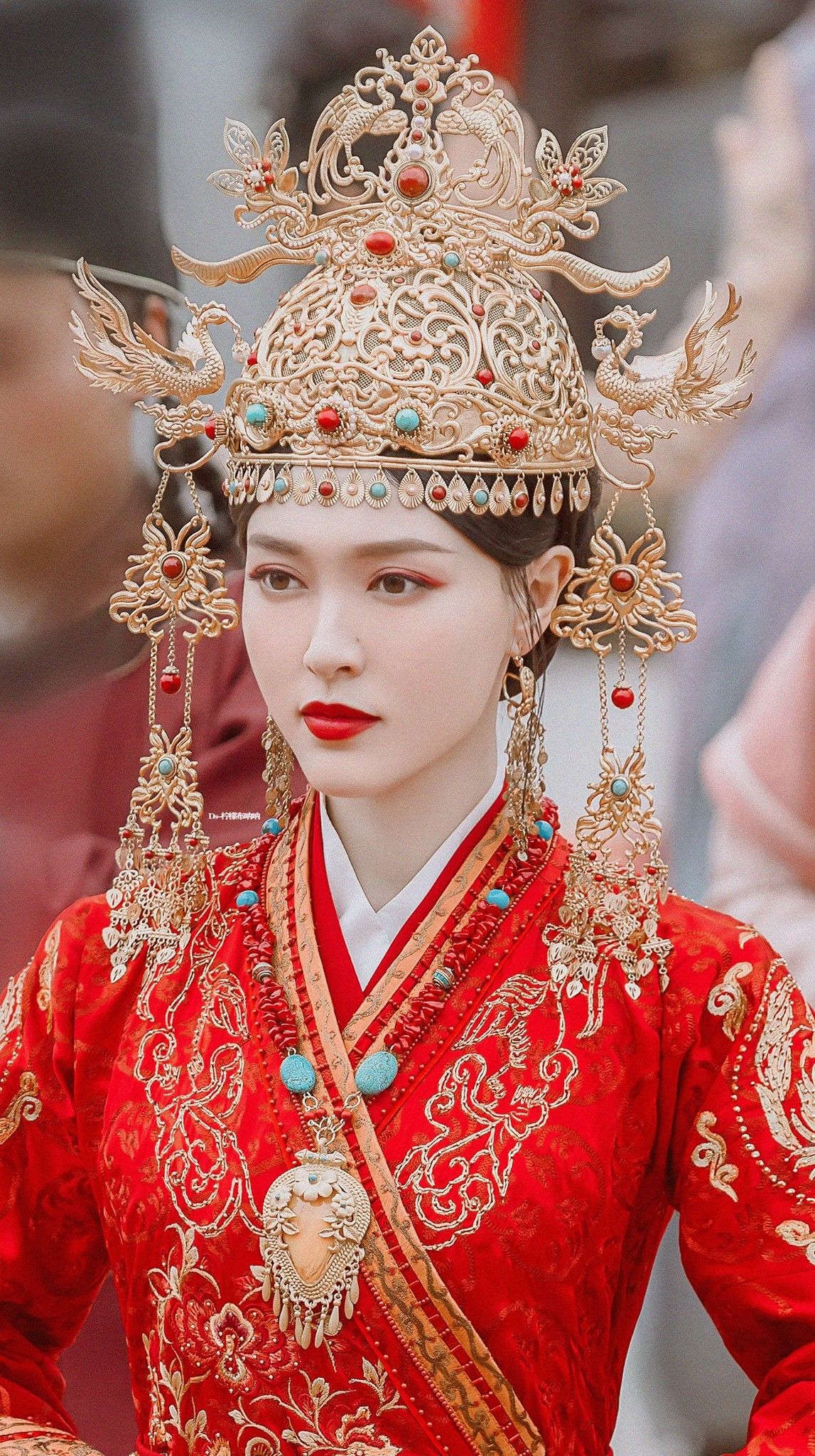 Children in Traditional Hanfu Costumes:A Girl’s Gift of an Antique Umbrella Children in Traditional Hanfu Costumes:A Girl’s Gift of an Antique Umbrella