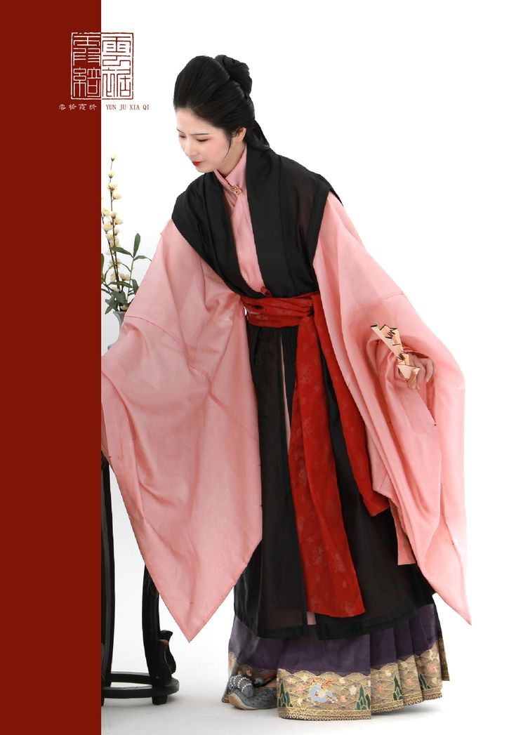 Pregnant with Cultural Splendor:A Tale of a Hanfu Doll in Ancient Style Pregnant with Cultural Splendor:A Tale of a Hanfu Doll in Ancient Style