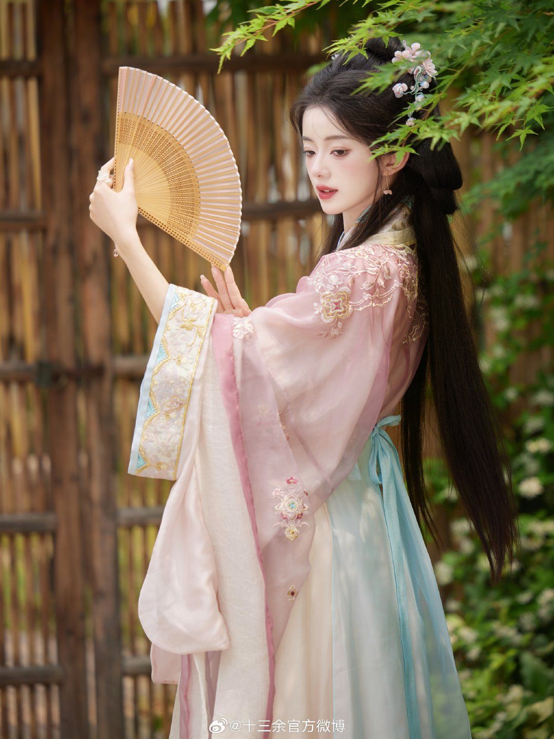 The Charm of Yu Sifengs Hanfu Fashion:Exploring the Essence of Traditional Chinese Clothing The Charm of Yu Sifengs Hanfu Fashion:Exploring the Essence of Traditional Chinese Clothing