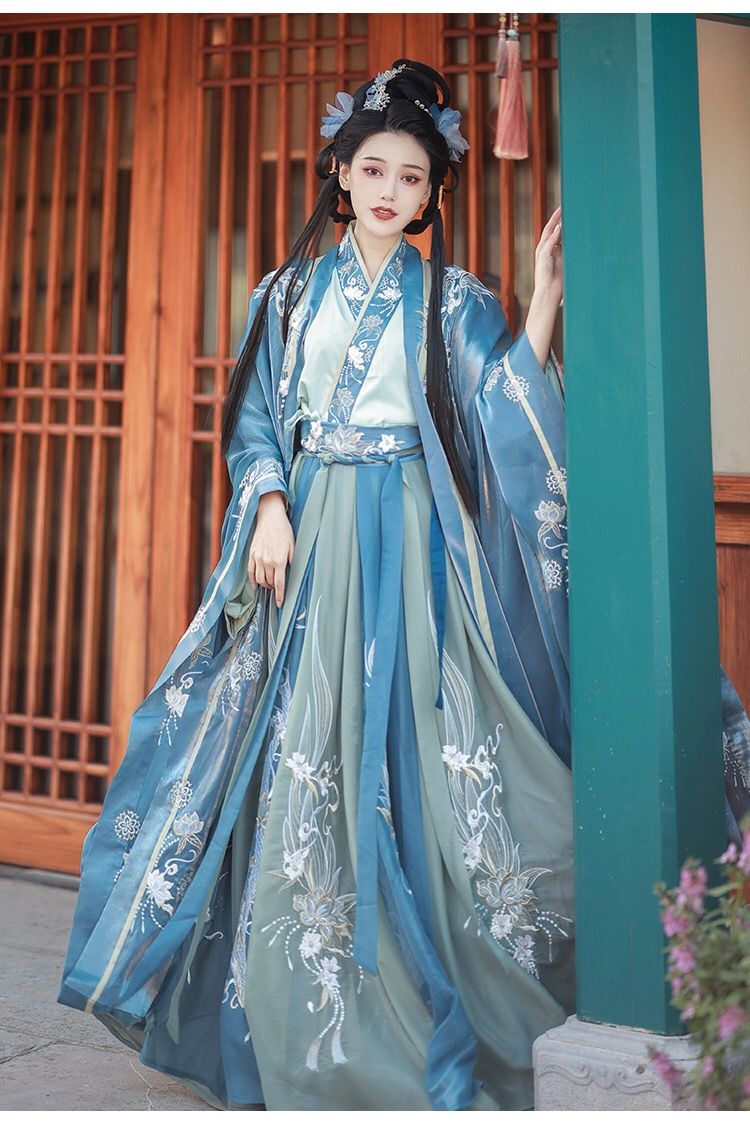 The Splendor of Blue Summer Hanfu:A Journey into Traditional Chinese Elegance The Splendor of Blue Summer Hanfu:A Journey into Traditional Chinese Elegance