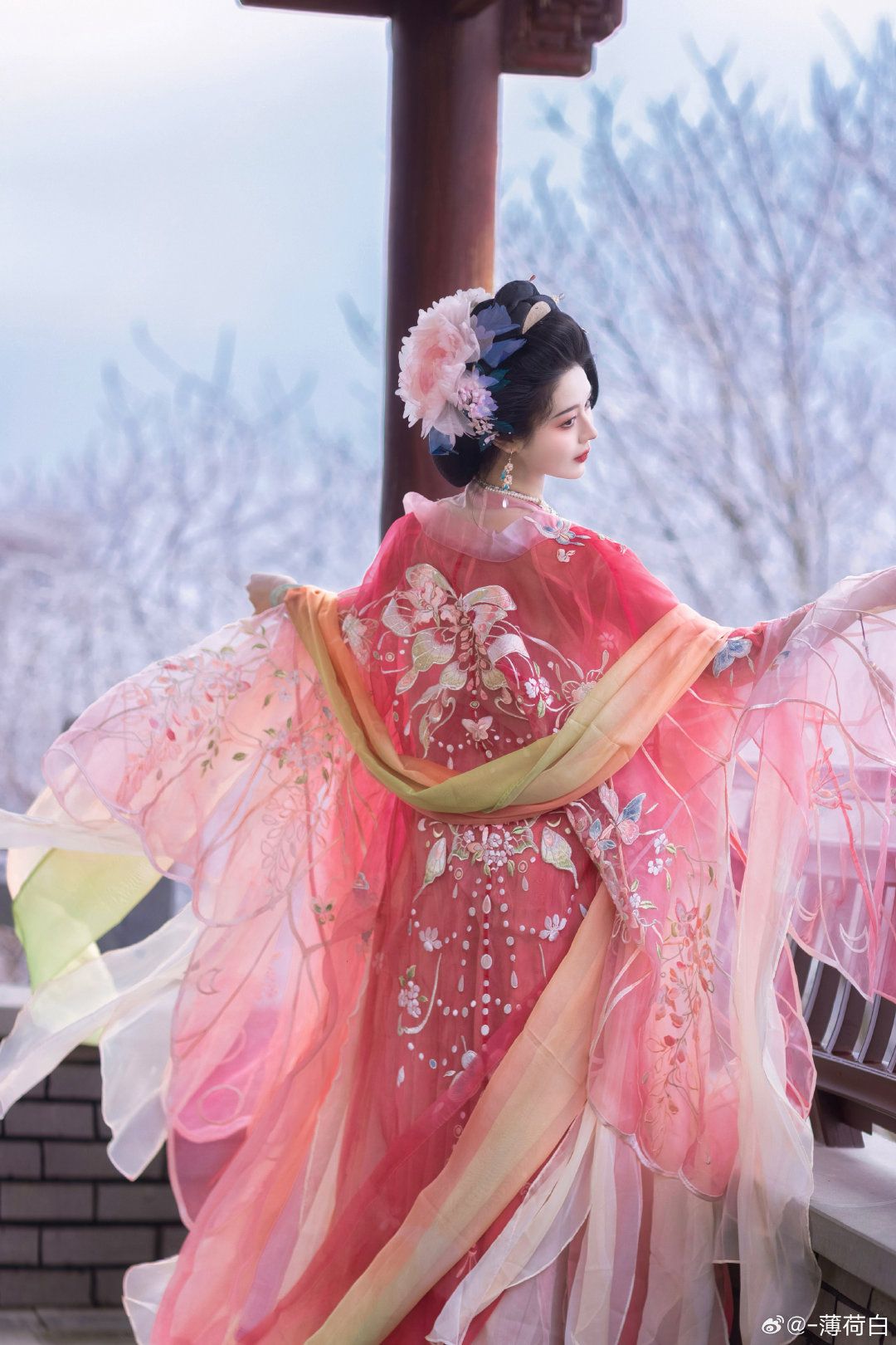 Summer in the Spotlight:The Rise of Bai Qians Hanfu Fashion Summer in the Spotlight:The Rise of Bai Qians Hanfu Fashion