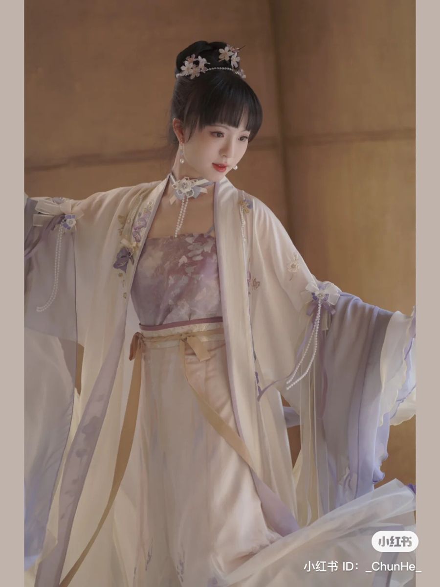 Styling a Classic:The Charm of Short-Statured Women in Horseface Skirts Styling a Classic:The Charm of Short-Statured Women in Horseface Skirts