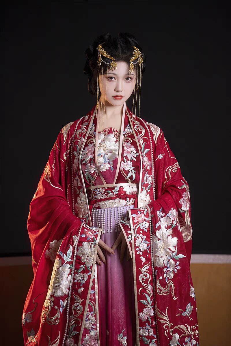 Original Hanfu Fashion:The Splendor of One Wood Like a Grove Original Hanfu Fashion:The Splendor of One Wood Like a Grove