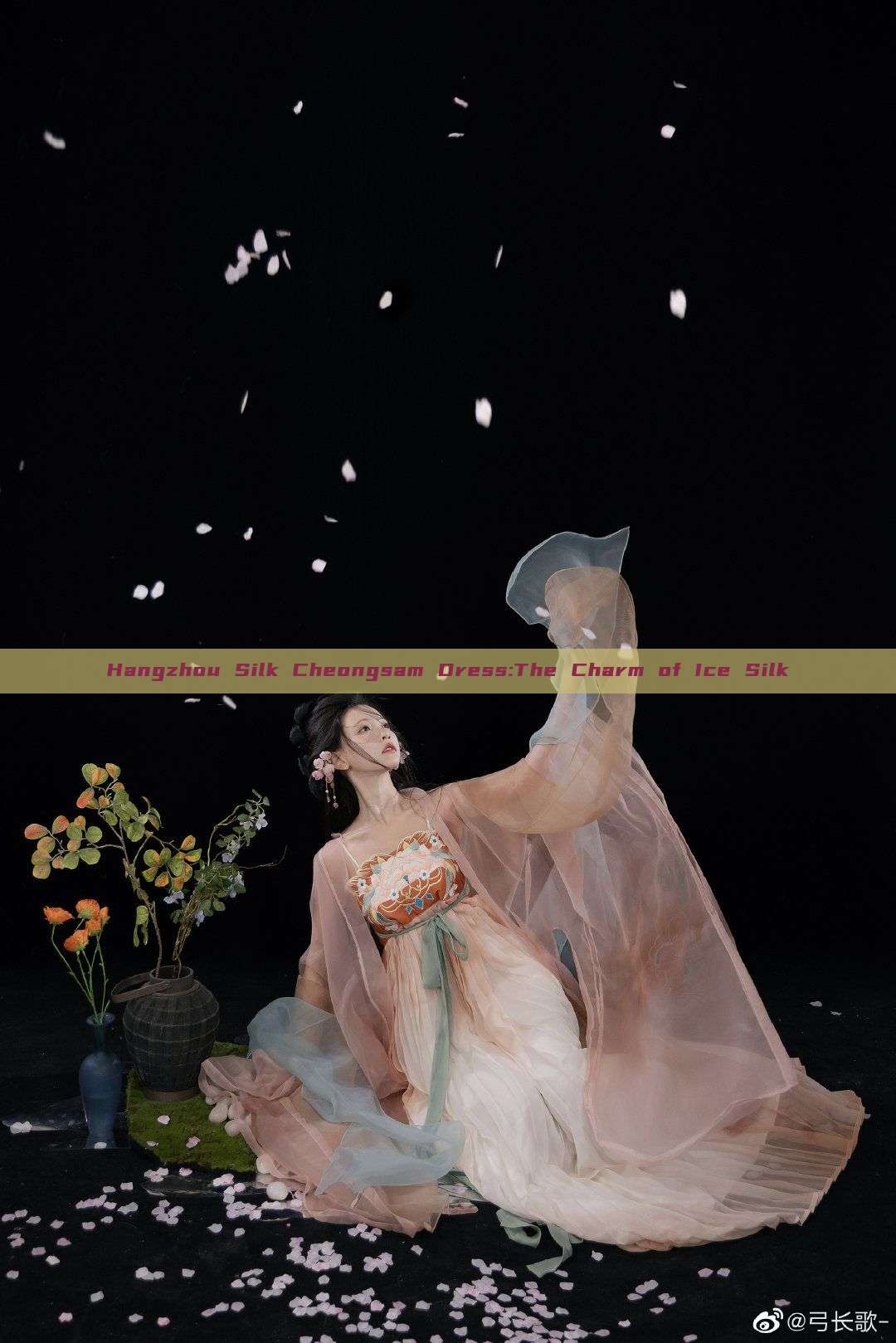 Hangzhou Silk Cheongsam Dress:The Charm of Ice Silk Hangzhou Silk Cheongsam Dress:The Charm of Ice Silk