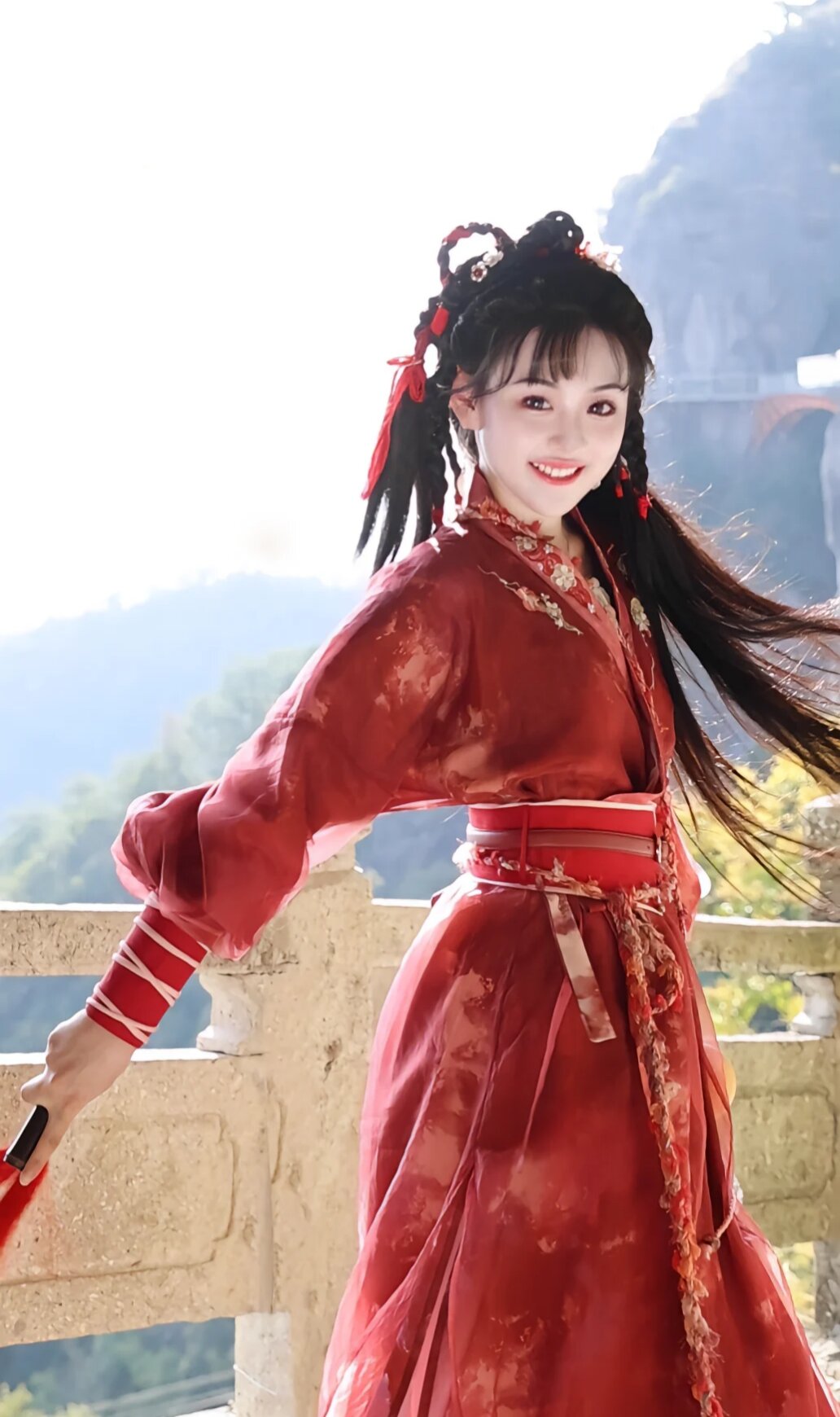 Qipao-Inspired Girls Dress with a Hooded Poncho:A Blend of Tradition and Fashion Qipao-Inspired Girls Dress with a Hooded Poncho:A Blend of Tradition and Fashion