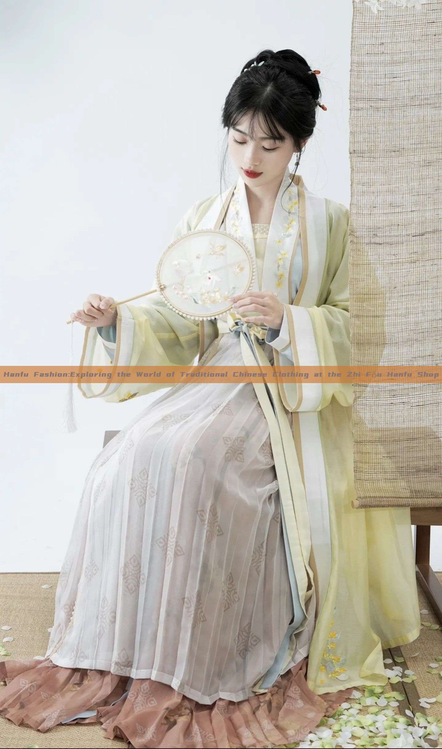 Hanfu Fashion:Exploring the World of Traditional Chinese Clothing at the Zhi Fǒu Hanfu Shop Hanfu Fashion:Exploring the World of Traditional Chinese Clothing at the Zhi Fǒu Hanfu Shop