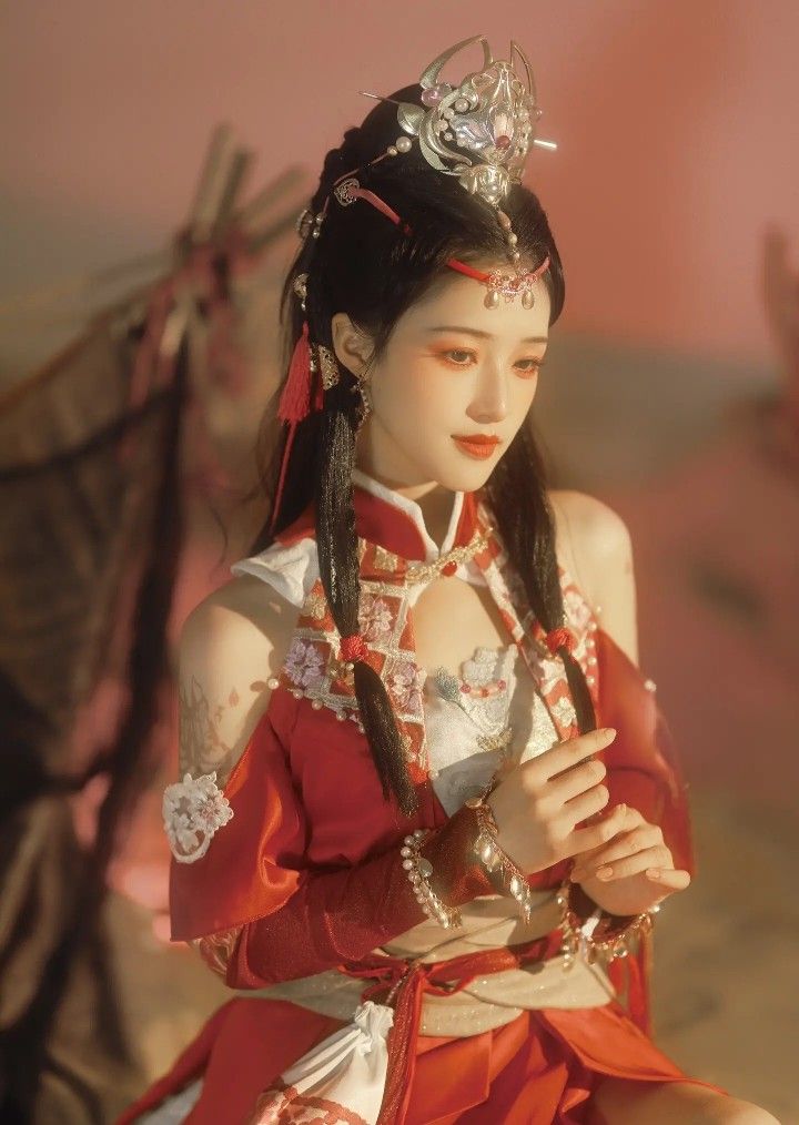 The Enchantment of Lotus Blooming in Traditional Chinese Hanfu Fashion The Enchantment of Lotus Blooming in Traditional Chinese Hanfu Fashion