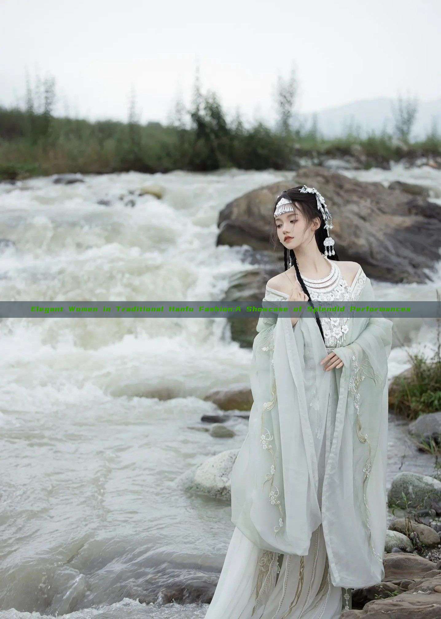 Elegant Women in Traditional Hanfu Fashion:A Showcase of Splendid Performances Elegant Women in Traditional Hanfu Fashion:A Showcase of Splendid Performances