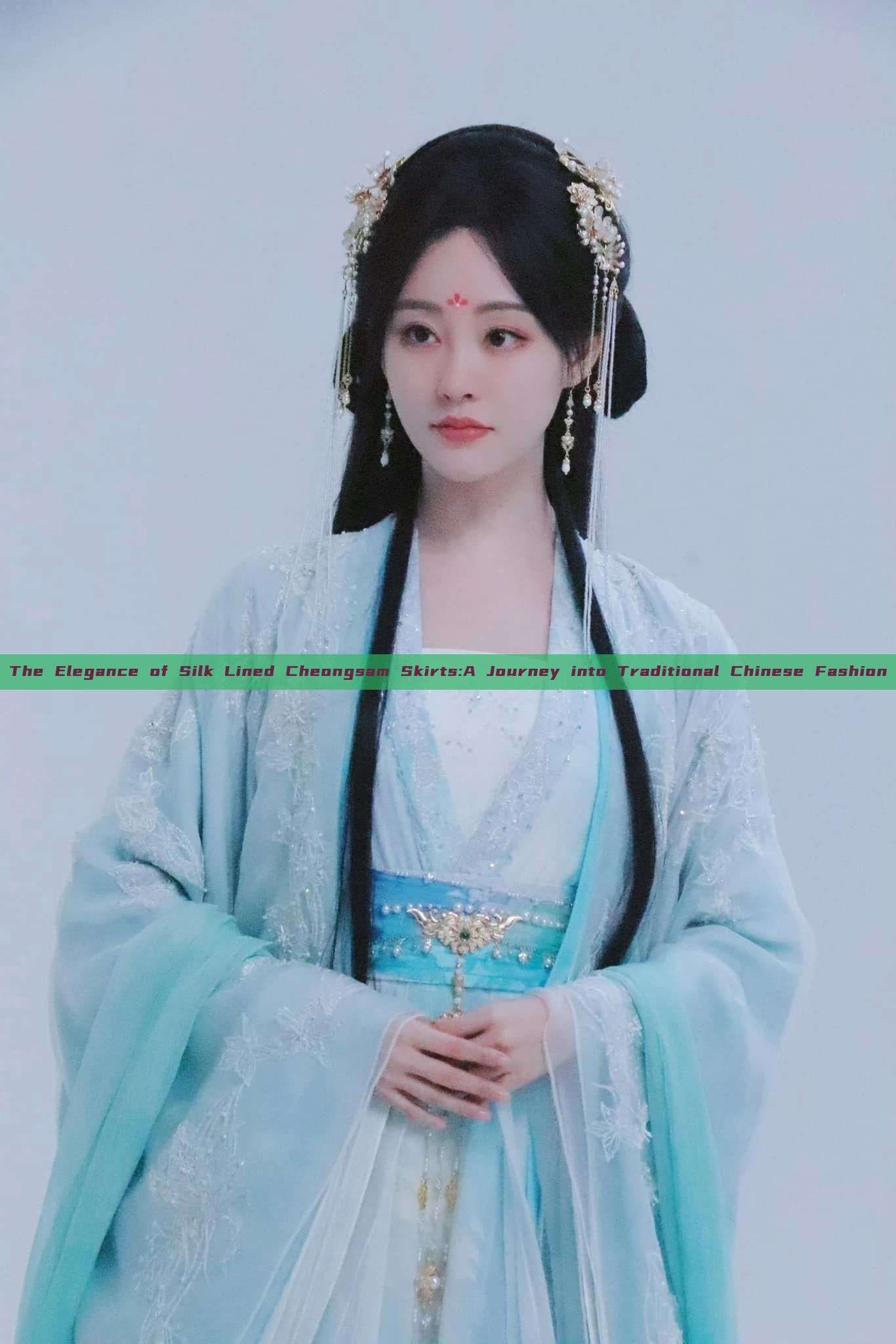 The Elegance of Silk Lined Cheongsam Skirts:A Journey into Traditional Chinese Fashion The Elegance of Silk Lined Cheongsam Skirts:A Journey into Traditional Chinese Fashion