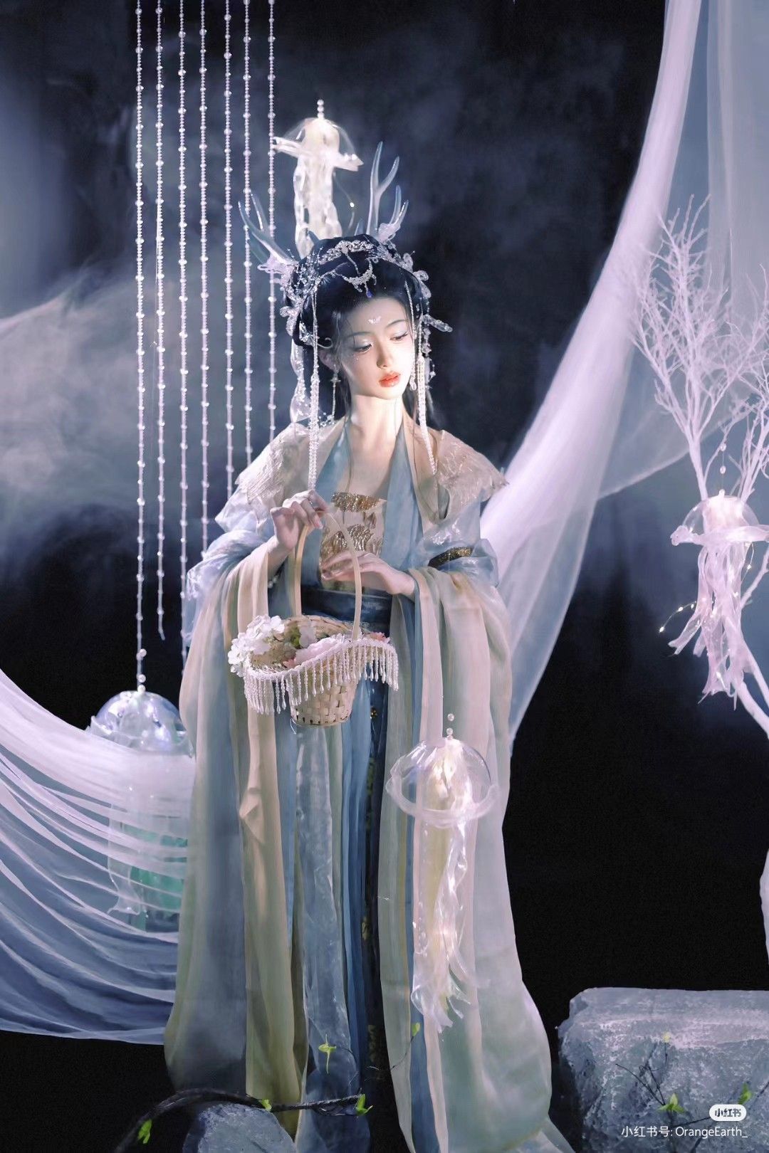 Chinese Cheongsam as a Toast-Wearing for Autumn Winter:A Blend of Tradition and Modernity Chinese Cheongsam as a Toast-Wearing for Autumn Winter:A Blend of Tradition and Modernity
