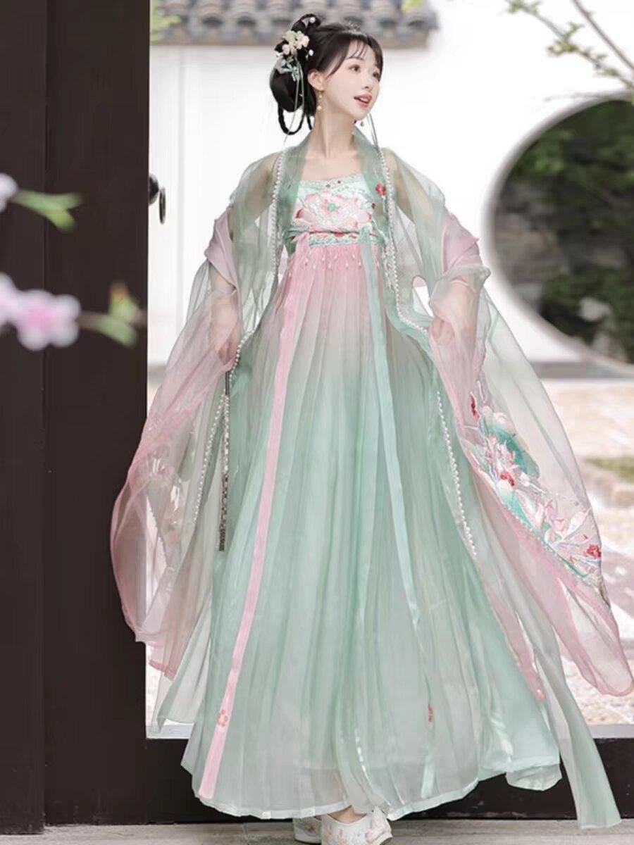 Elegant Hanfu Womens Blouse:A Single-Piece Fashion Statement Elegant Hanfu Womens Blouse:A Single-Piece Fashion Statement