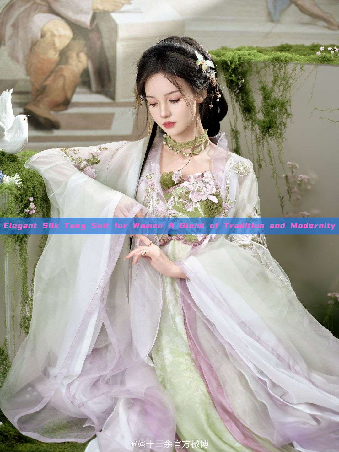 Elegant Silk Tang Suit for Women A Blend of Tradition and Modernity Elegant Silk Tang Suit for Women A Blend of Tradition and Modernity