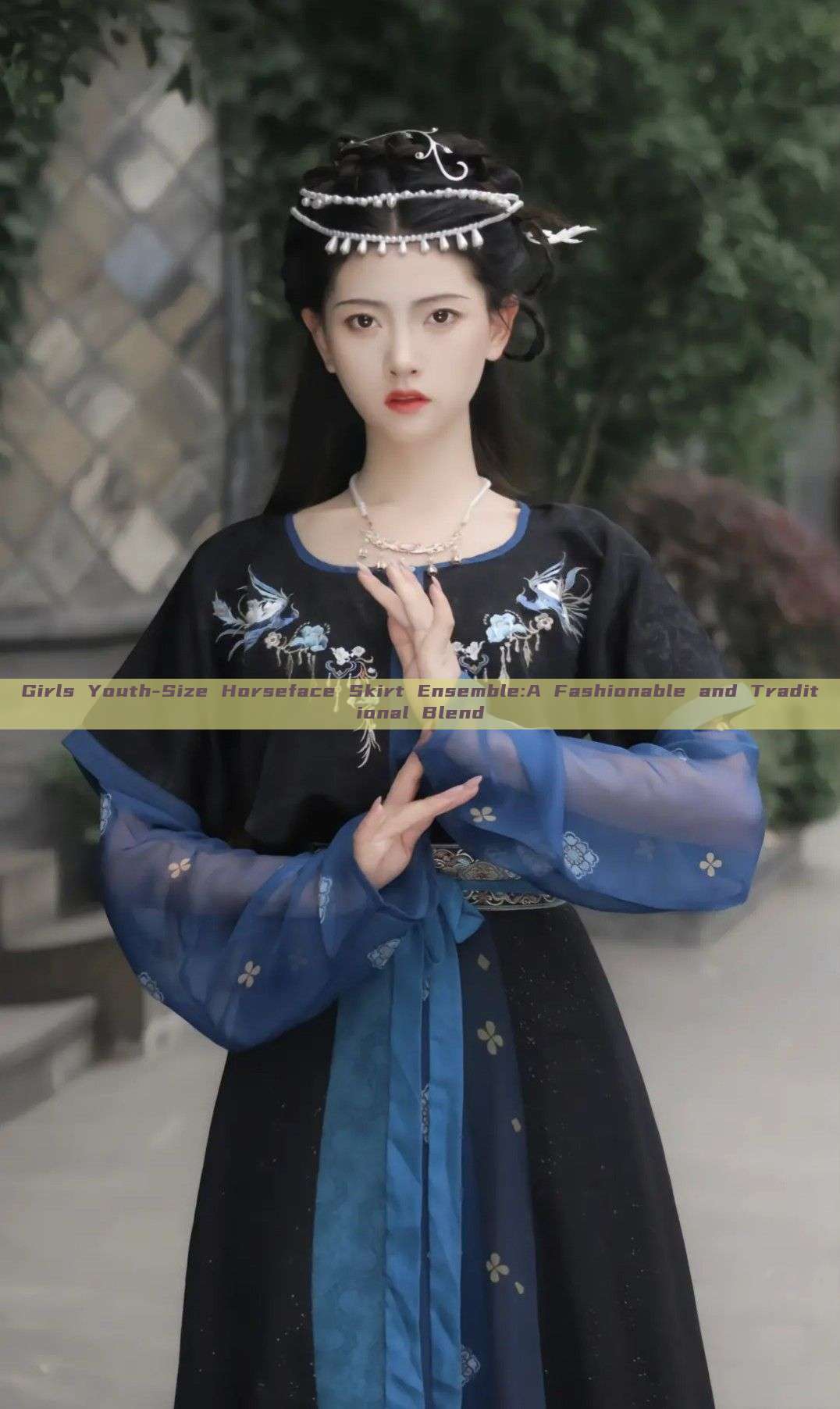 Girls Youth-Size Horseface Skirt Ensemble:A Fashionable and Traditional Blend Girls Youth-Size Horseface Skirt Ensemble:A Fashionable and Traditional Blend