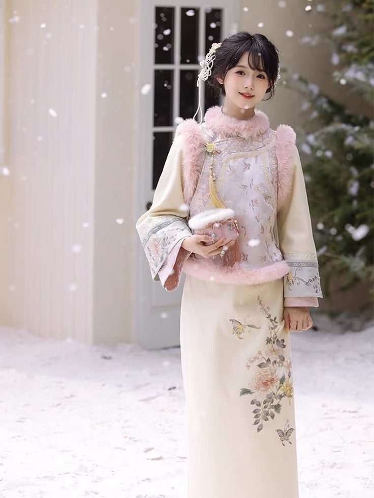 Ming-Style Hanfu Clothing in Summer:A Blend of Tradition and Comfort Ming-Style Hanfu Clothing in Summer:A Blend of Tradition and Comfort