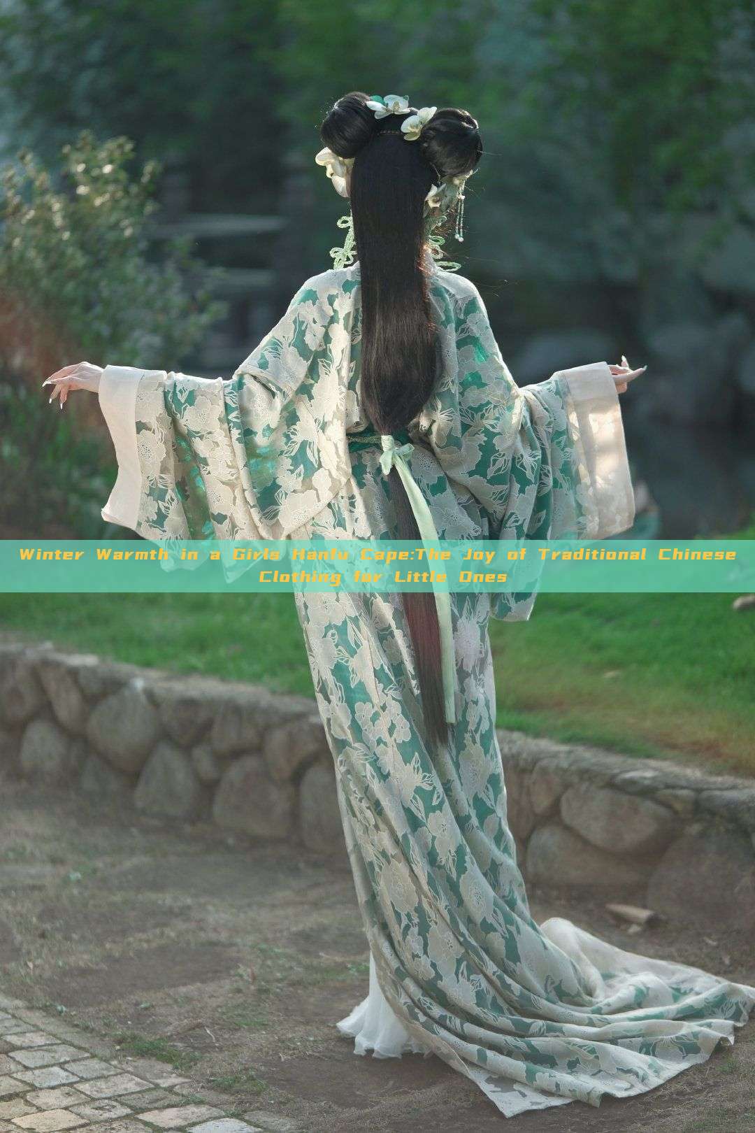 Winter Warmth in a Girls Hanfu Cape:The Joy of Traditional Chinese Clothing for Little Ones Winter Warmth in a Girls Hanfu Cape:The Joy of Traditional Chinese Clothing for Little Ones