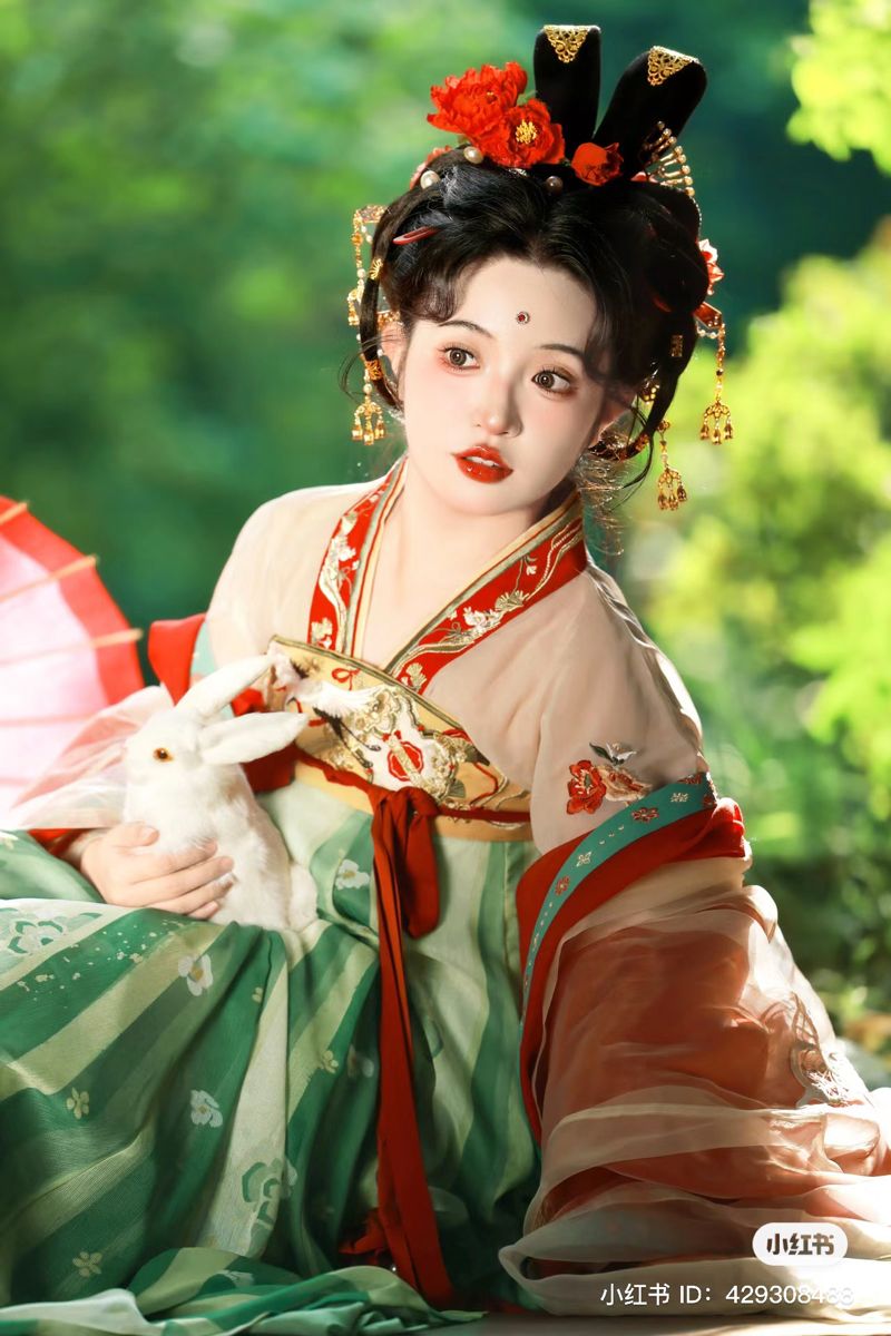 White Deer Style Hanfu:Exploring the Allure of Traditional Chinese Fashion White Deer Style Hanfu:Exploring the Allure of Traditional Chinese Fashion