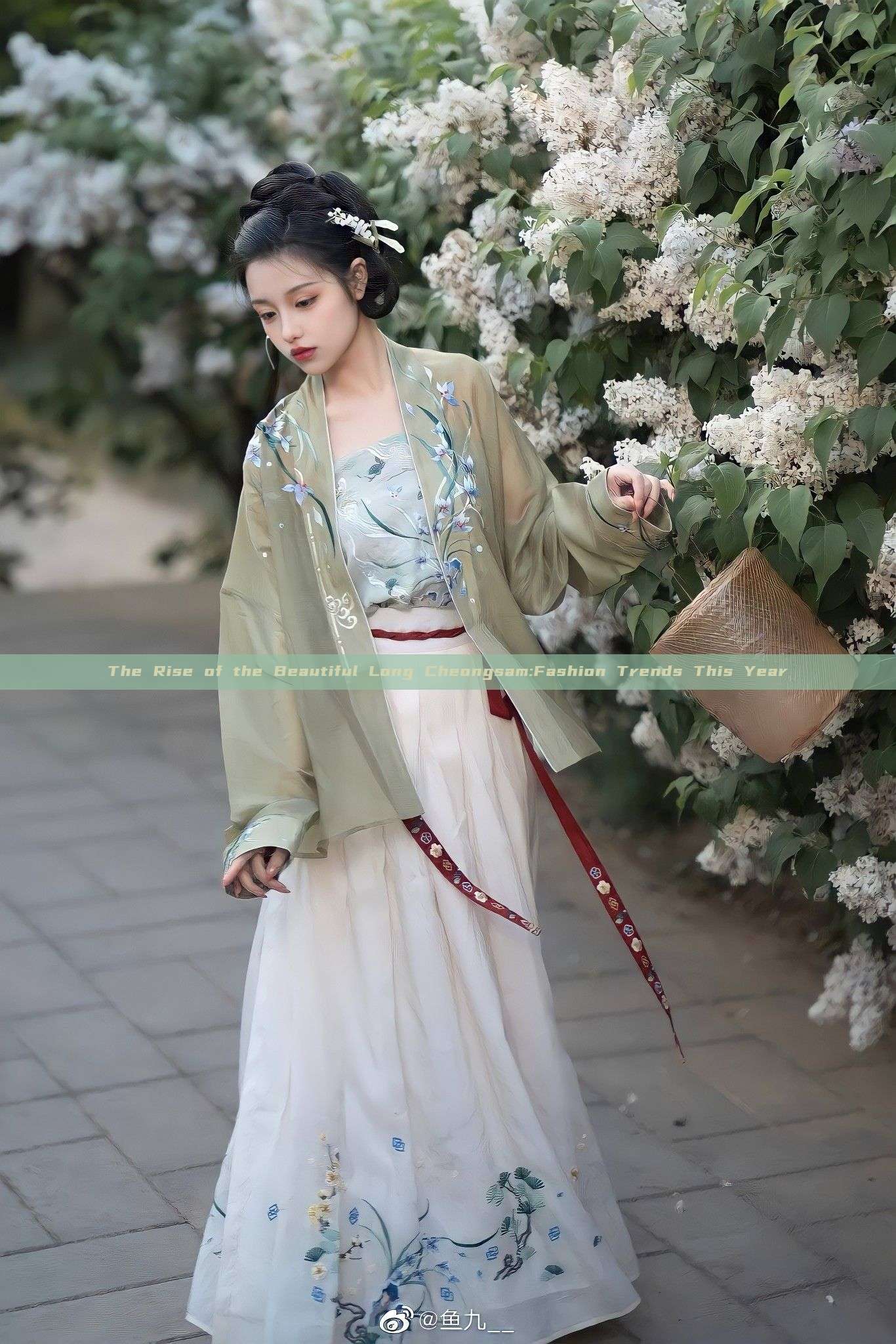 The Rise of the Beautiful Long Cheongsam:Fashion Trends This Year The Rise of the Beautiful Long Cheongsam:Fashion Trends This Year