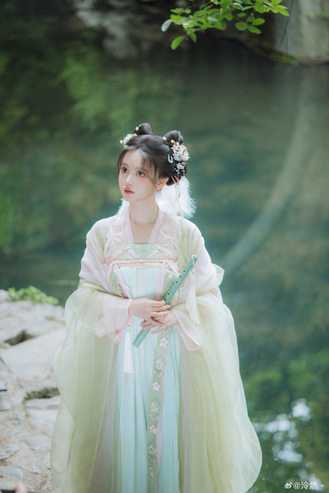 Hanfu Fashion Icons:Celebrity Trends in Traditional Chinese Attire Hanfu Fashion Icons:Celebrity Trends in Traditional Chinese Attire