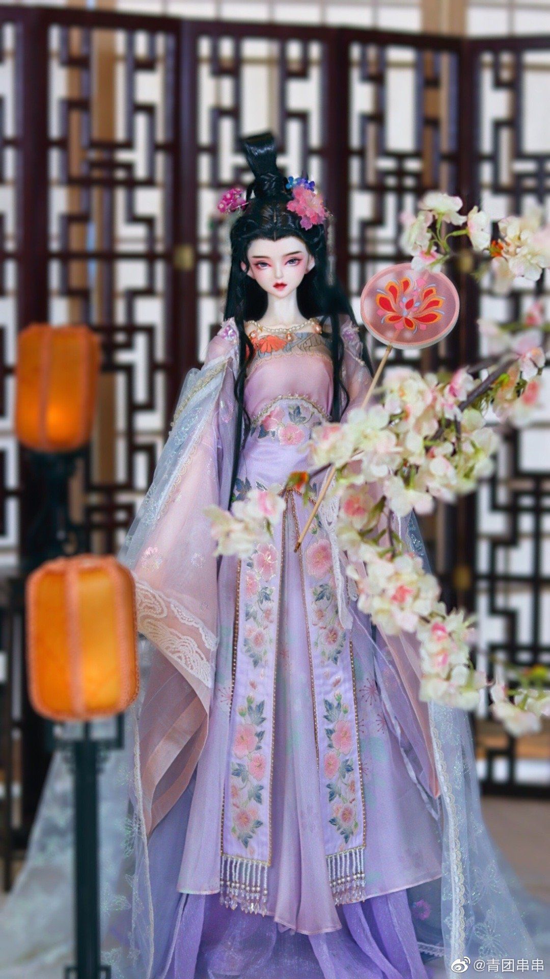 Unveiling the Essence of Hanfu:The Simple and Elegant Clothes of Past Times Unveiling the Essence of Hanfu:The Simple and Elegant Clothes of Past Times