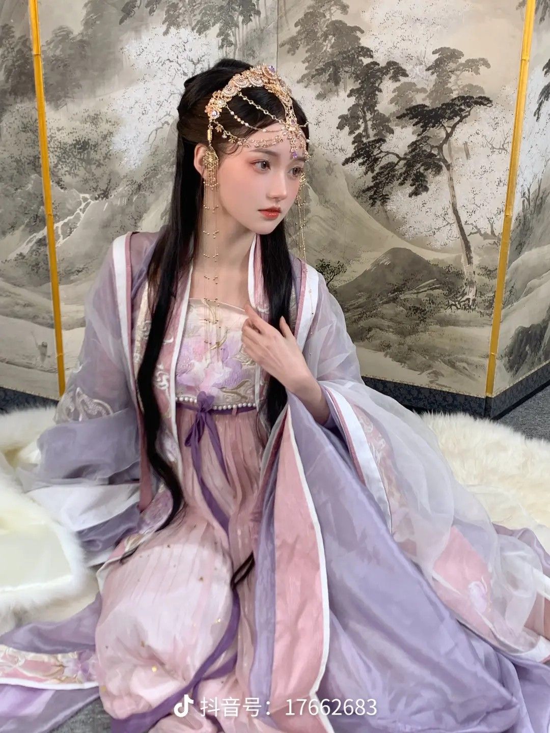 The Allure of Traditional Tang Zhuang Clothing in Sichuan for the Young Generation The Allure of Traditional Tang Zhuang Clothing in Sichuan for the Young Generation