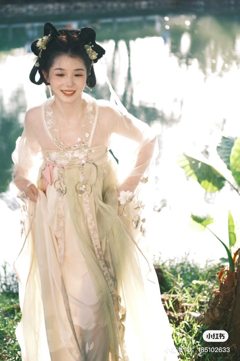 Embracing Traditional Elegance:The Cheongsam-Tang Suit Women Embracing Traditional Elegance:The Cheongsam-Tang Suit Women