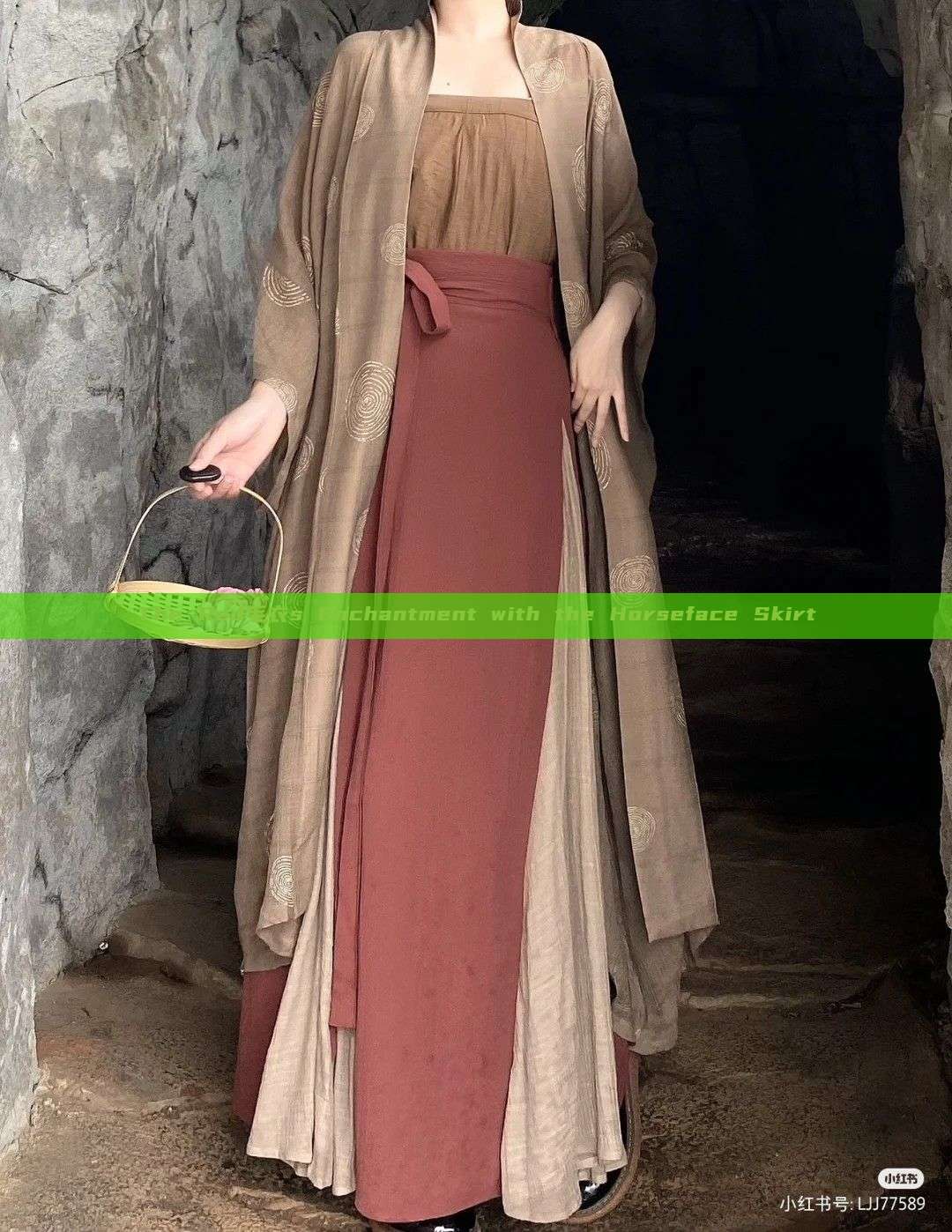 The Red毛衣s Enchantment with the Horseface Skirt The Red毛衣s Enchantment with the Horseface Skirt